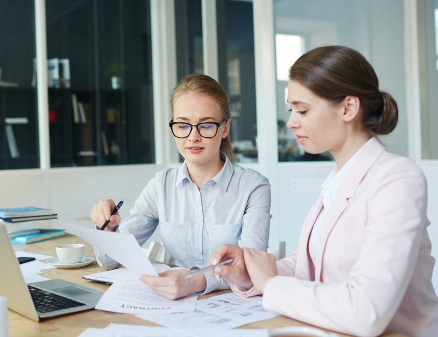 Организациям, где консолидация и отчетность по МСФО выполняются вручную и требуют много ресурсов